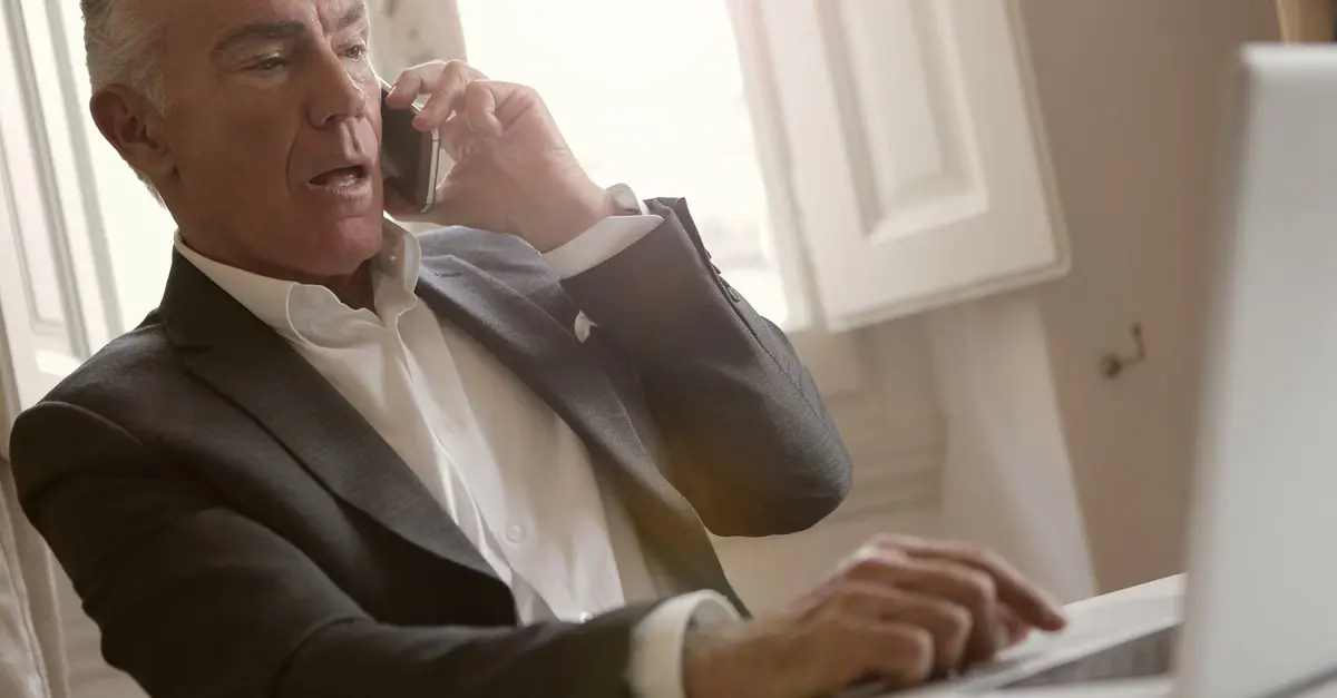 Resposta direta: computador ou celular?