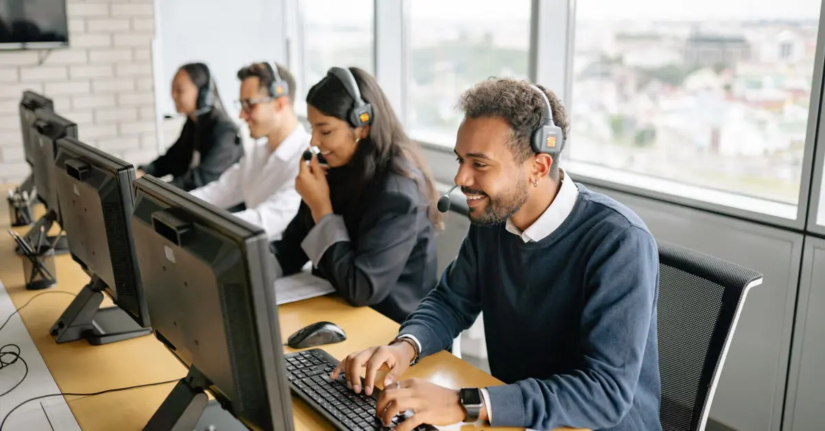 Agente de IA ou operador humano no call center? A resposta direta que você precisa