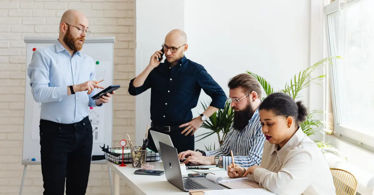 Quando faz sentido usar uma equipe blended e quando não faz? — equipe blended de voz e canais digitais como calcular capacidade compartilhada