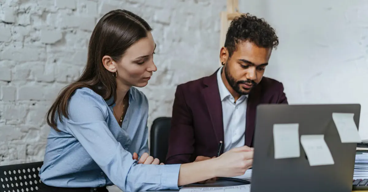 Quando faz sentido usar agente assistente? E quando o autônomo é melhor? — agente assistente ou autonomo comparacao de roi e risco operacional