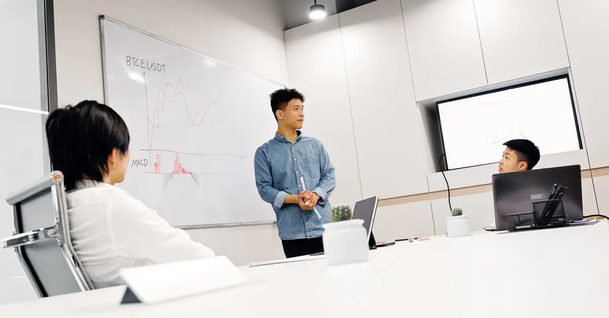 Como avaliar se sua estratégia atual está construindo autoridade (ou só publicando conteúdo) — como construir autoridade temática em um mercado competitivo