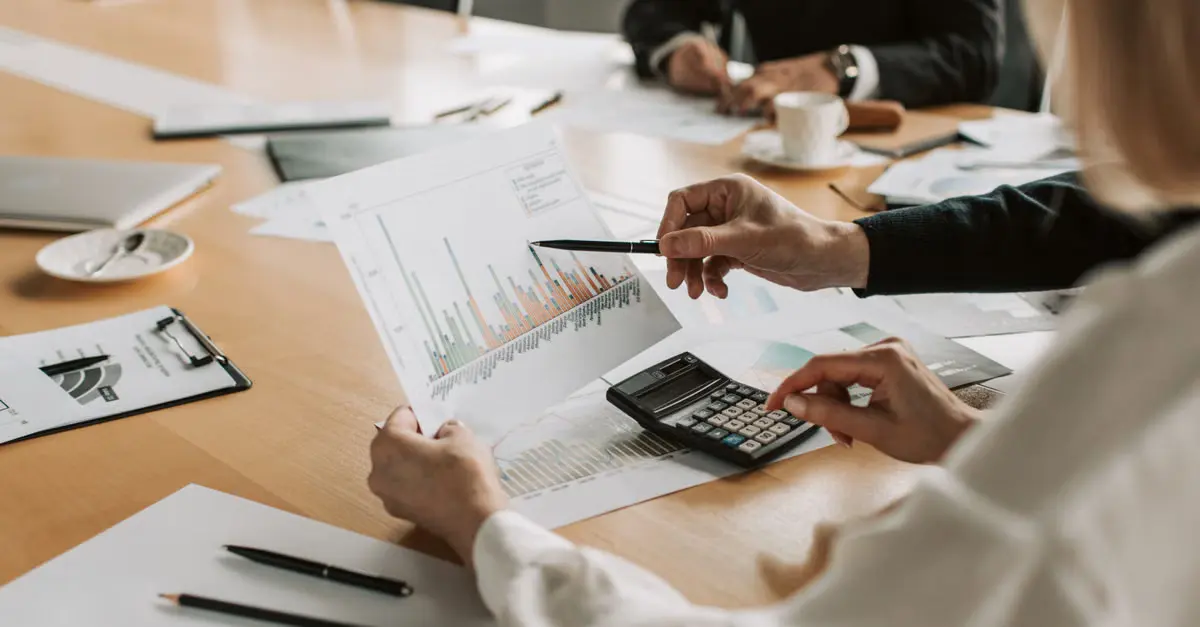 Quais critérios ajudam a decidir se a entrevista estruturada para finanças é adequada? — entrevista estruturada para finanças