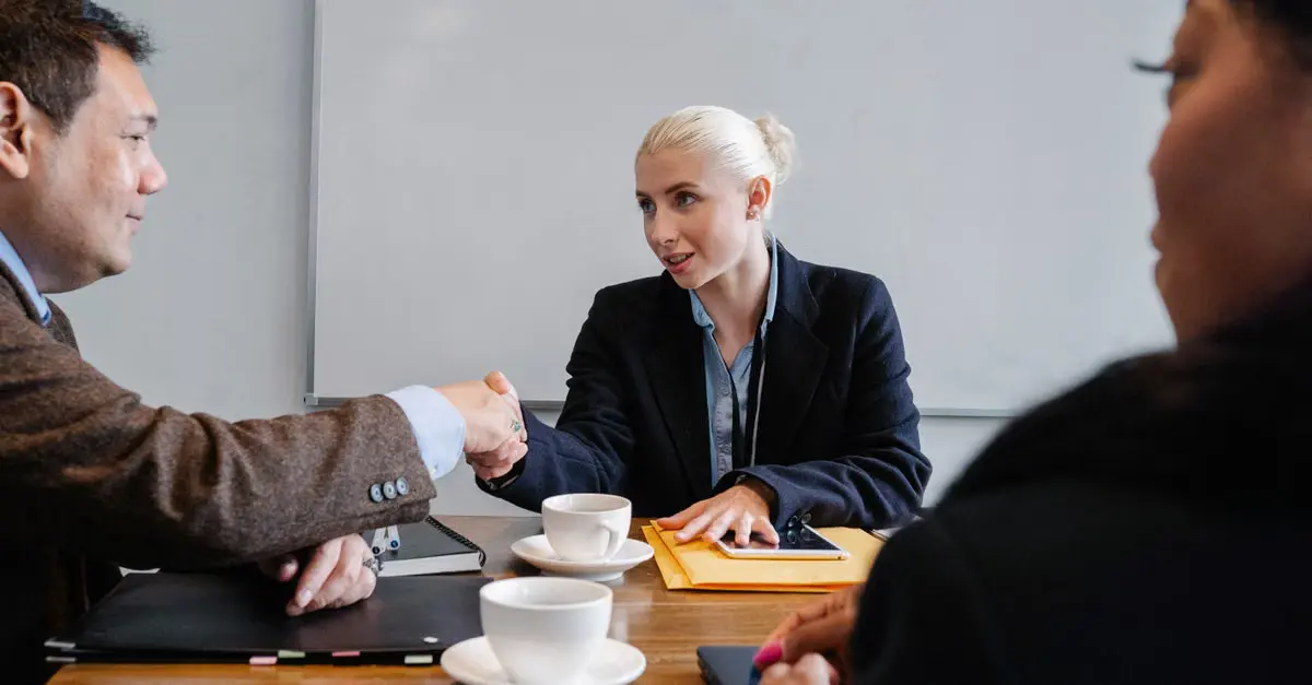 Quando a entrevista estruturada é a melhor escolha? — comparativo entrevista estruturada vs entrevista técnica livre