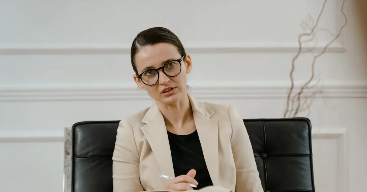 Como avaliar pensamento crítico em entrevistas de analistas
