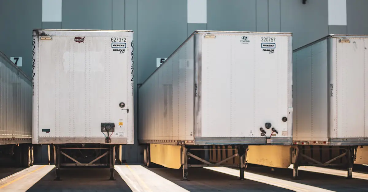 Quais são os limites e riscos de fazer a remoção por conta própria? — Prestação de serviços de transporte e remoção de sucata e entulho