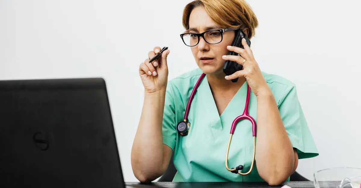 Como escolher um helpdesk para hospital? Critérios práticos — Helpdesk para Hospitais: Como Organizar Solicitações e Chamados