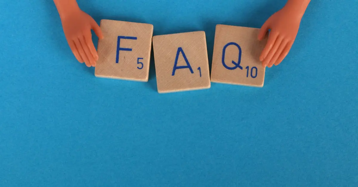 Como implementar FAQ para AEO: passos práticos e erros comuns