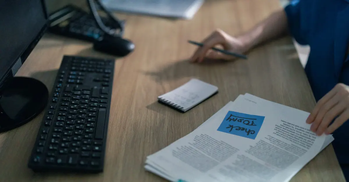Como definir prazos realistas no SLA editorial sem comprometer a qualidade?
