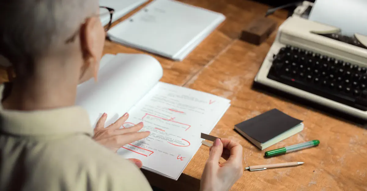 Como estruturar o processo de revisões no SLA editorial sem perder eficiência?