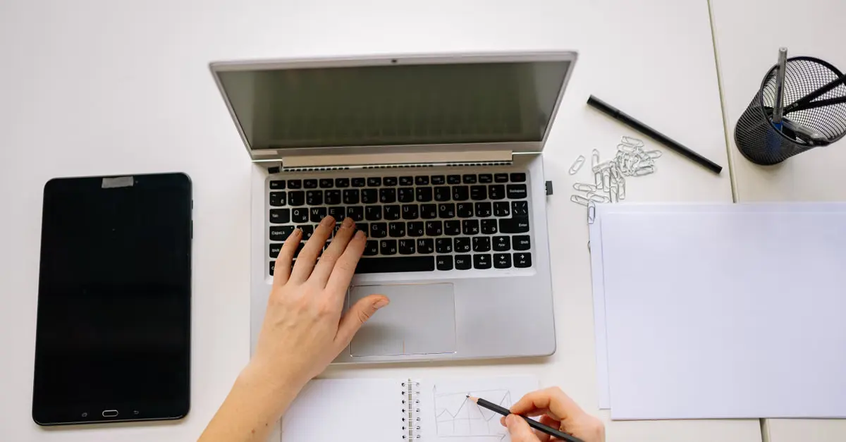 O que considerar ao avaliar uma plataforma de criação de artigos com IA?