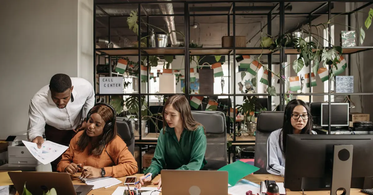 Como implementar uma política eficaz de login/logout em call centers? — login logout agentes fila