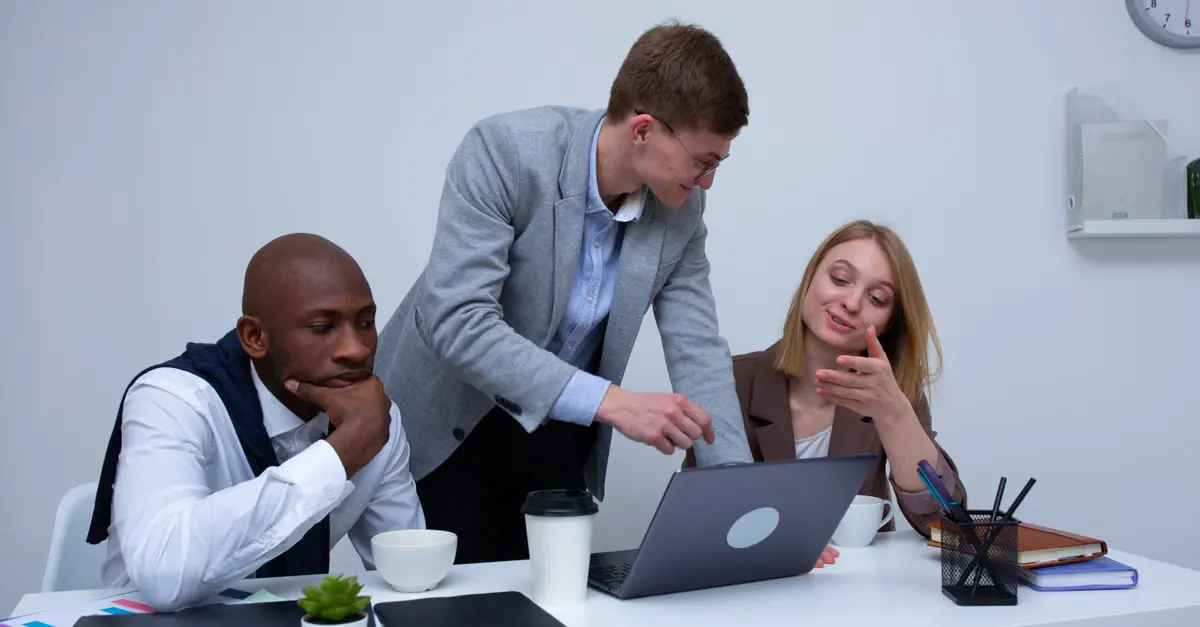 Quando E-E-A-T aplicado a sites pequenos faz sentido — e quando não faz?