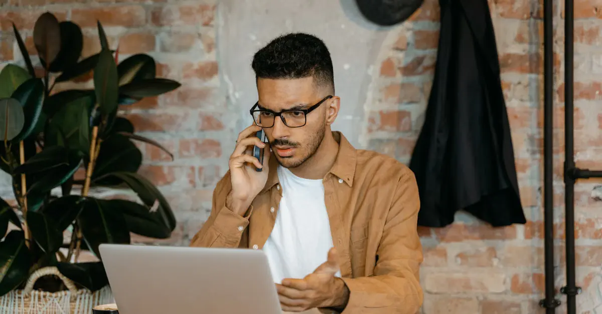 Onde a comunicação quebra quando a rede passa de 5 para 50 unidades — comunicação para franquias