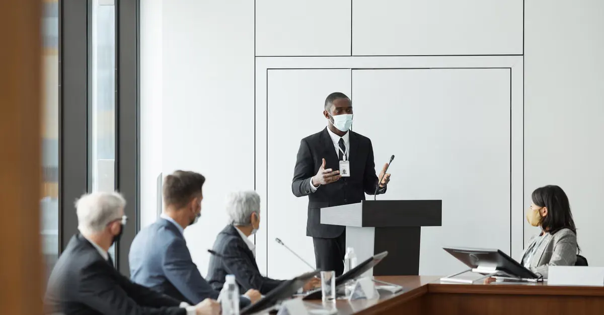 Quais critérios separam um alerta real de um falso positivo na análise de conversas — conformidade em conversas