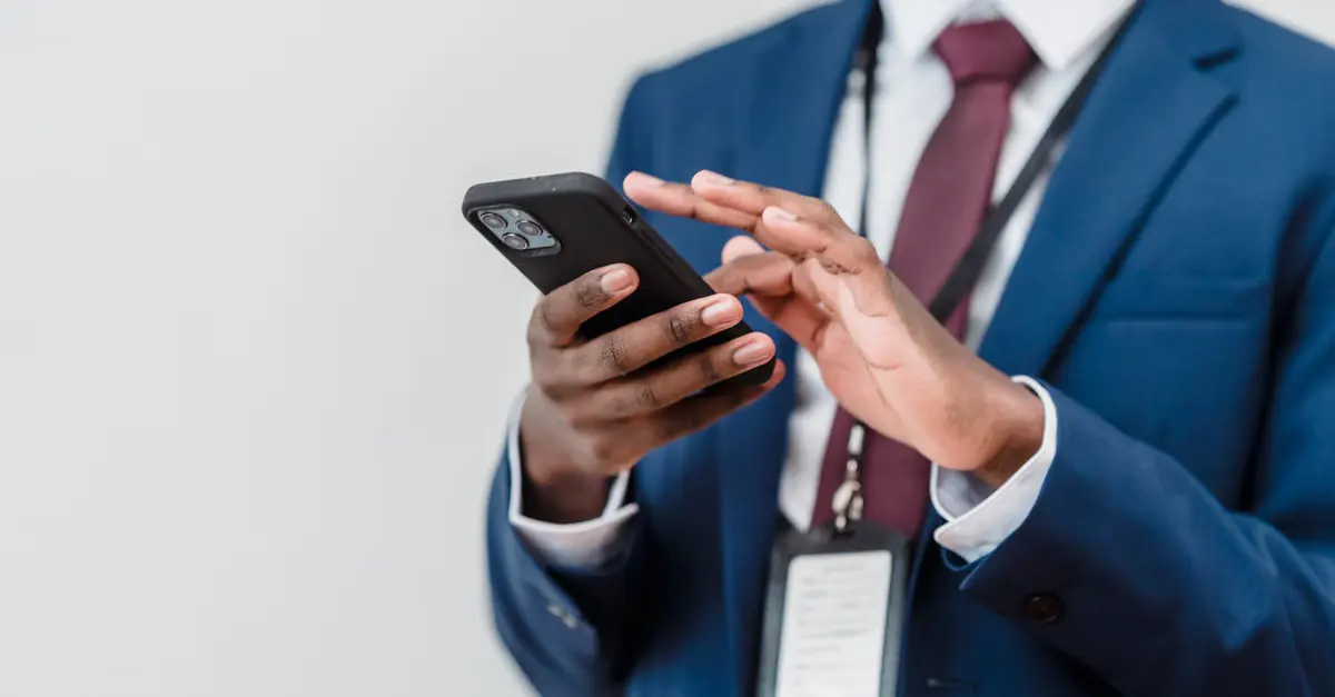 Como estruturar a jornada entre WhatsApp, voz, e-mail, SMS e CRM na prática?