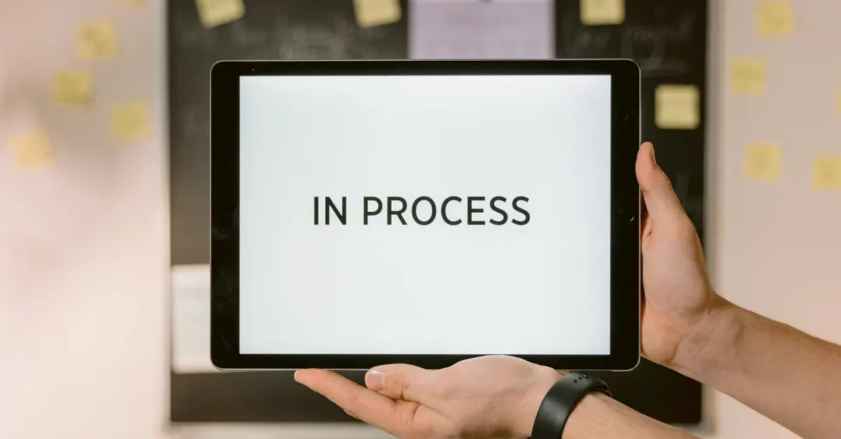 Como avaliar templates e automações antes de escalar a operação?