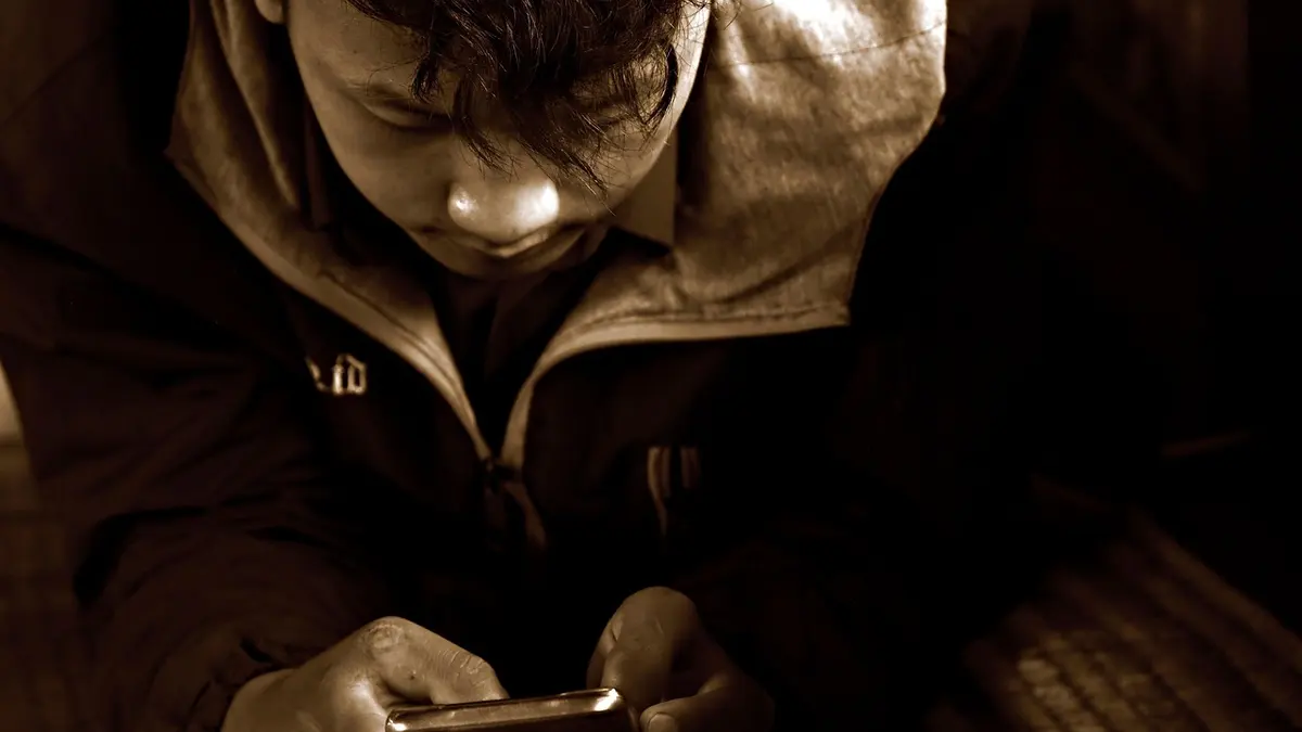 Como funciona na prática a jornada entre WhatsApp e canal próprio?