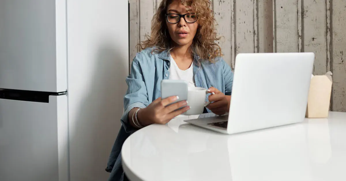 Como validar eventos no PWA sem inferir capacidade de compra por dado sensível? — intenção compra RCS