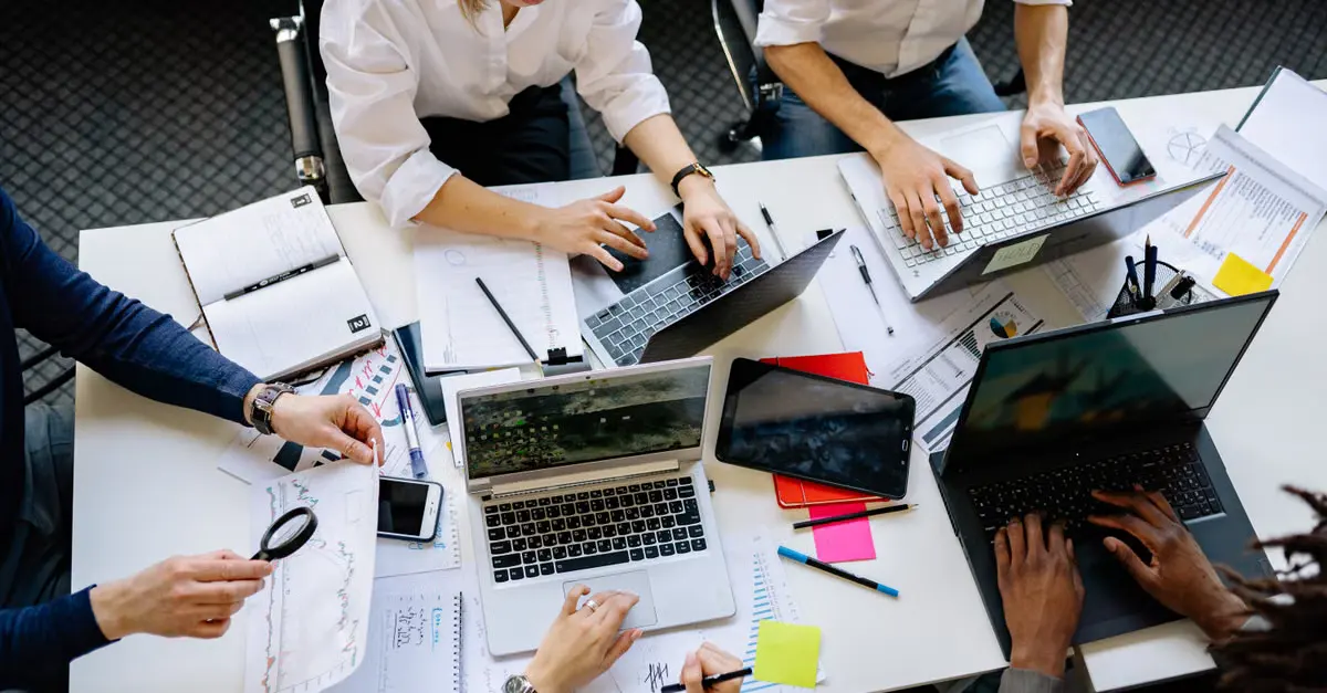 Quais critérios realmente pesam na escolha entre interno e agência? — seo interno ou agência: como decidir saas